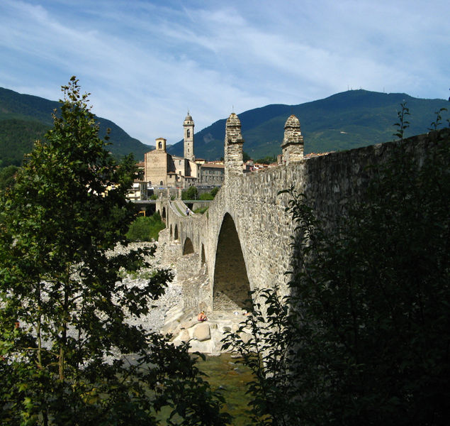 File:Bobbio - Ponte.jpg