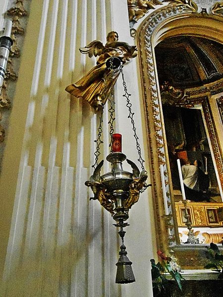 File:Bolsena - Duomo - candelabro.jpg