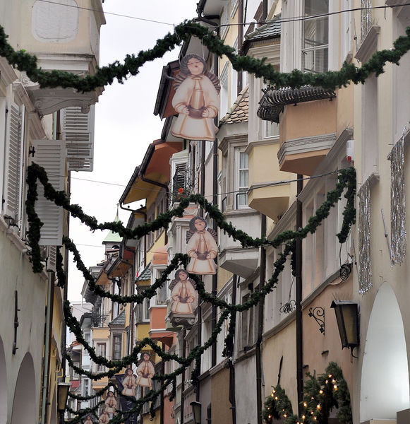 File:Bolzano - Natale nei vicoli.jpg