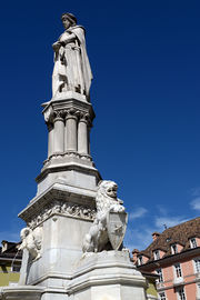 Bolzano - Walther von der Vogelweide 2.jpg
