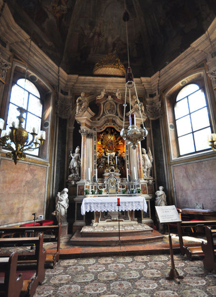 File:Bolzano - altare Duomo.jpg