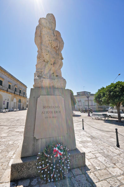 Botrugno - ai Suoi Eroi.jpg