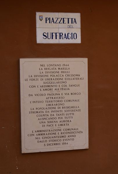 File:Brisighella - In piazzetta Suffragio.jpg