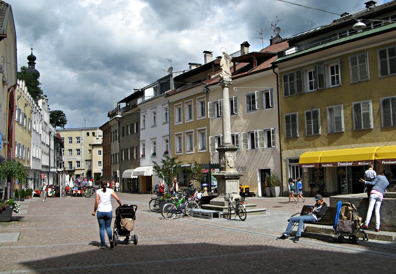 File:Brunico - Scorcio.jpg