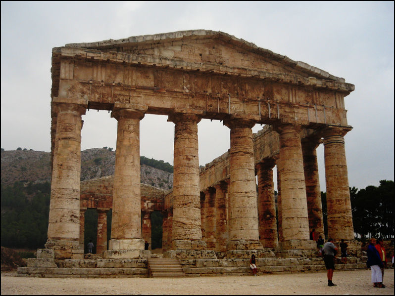 File:Calatafimi Segesta - tempio.jpg