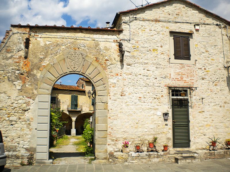 File:Calenzano - Castello - Piazza San Niccolò 2.jpg