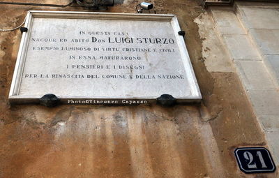 Caltagirone - Lapide a Don Luigi Sturzo - Casa natale.jpg