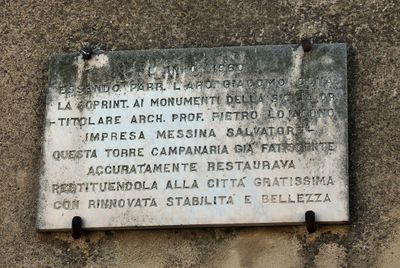 Caltagirone - Lapide sulla torre campanaria.jpg