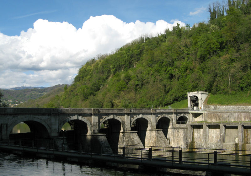 File:Calusco d'Adda - Diga.jpg