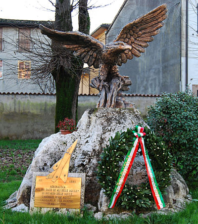 Calvisano - Maonumento all'aeronautica.jpg