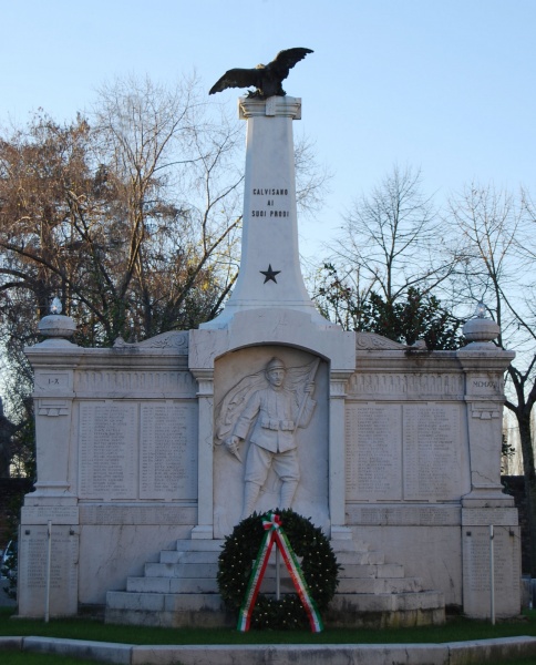 File:Calvisano - Monumento ai caduti.jpg