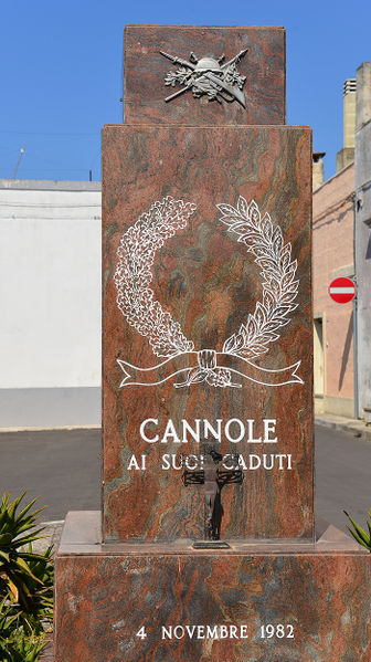 File:Cannole - ai suoi Caduti.jpg