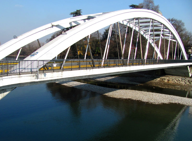 File:Canonica d'Adda - Ponte.jpg