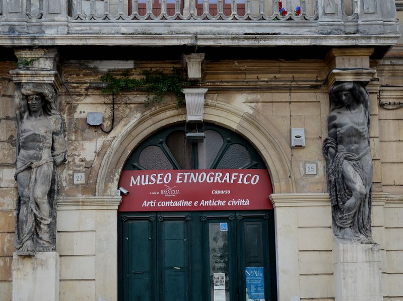 File:Capurso - Museo Etnografico.jpg