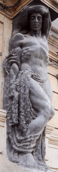 File:Capurso - Palazzo - statua.jpg