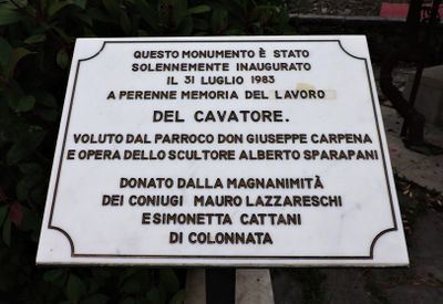 Carrara - Lapide per l'inaugurazione del monumento al cavatore.jpg