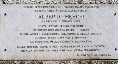 Carrara - Lapide sul monumento a Alberto Meschi.jpg