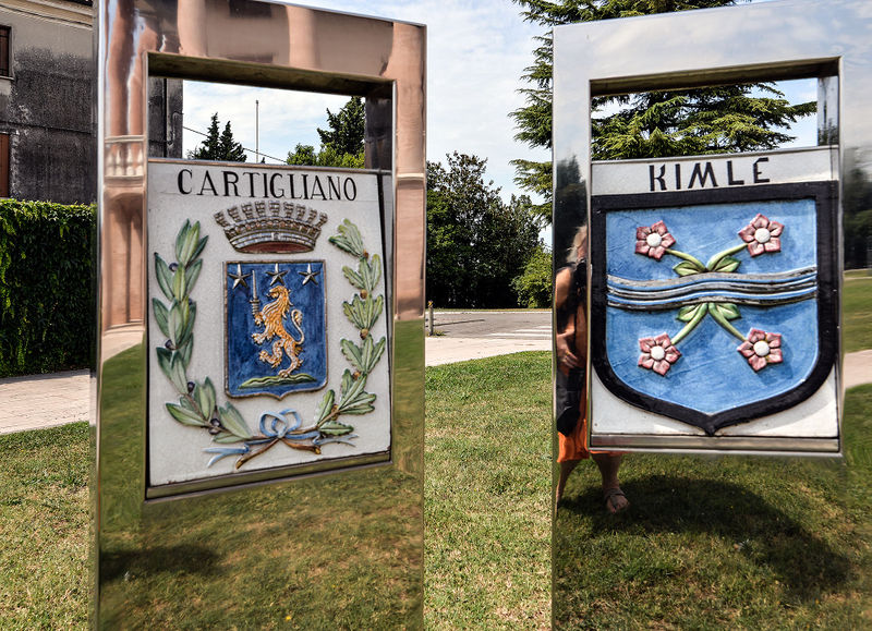 File:Cartigliano - stemmi al Municipio.jpg