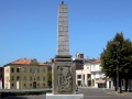 Casalgrande - Stele dedicata ai martiri della libertà - e municipio.jpg