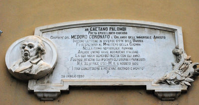 Cascia - Edificio in piazza G. Garibaldi - Gaetano Palombi.jpg