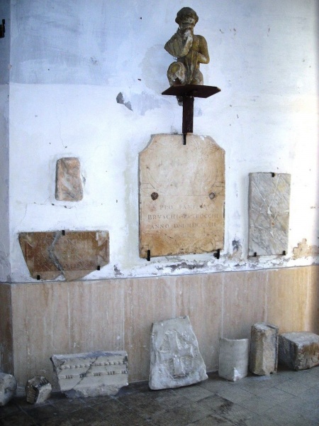 File:Casperia - Reperti archeologici (2).jpg