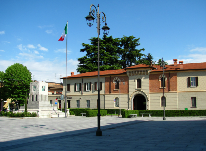 File:Cassano d'Adda - Piazza Perrucchetti.png