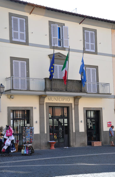 File:Castel Gandolfo - Municipio.jpg