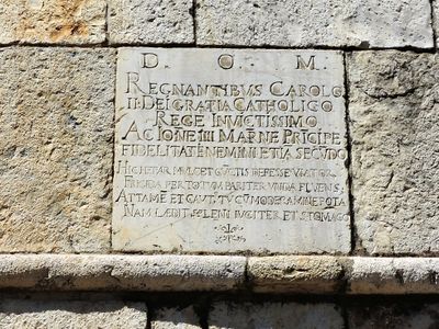 Castelbuono - Lapide latina sulla fontana.jpg