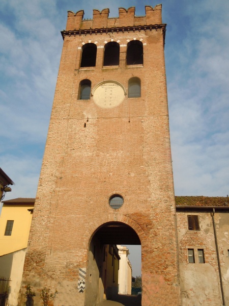 File:Castellucchio - Torre.jpg