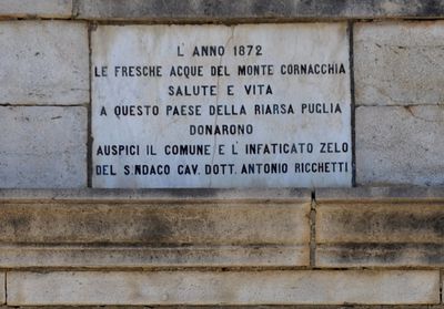 Castelluccio Valmaggiore - Lapide della fontana di Piazza G. Marconi (1).jpg
