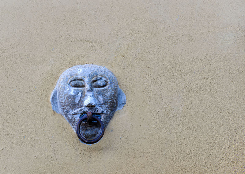 File:Castelmezzano - mascherone.jpg