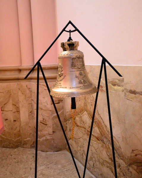 File:Castelpetroso - campana.jpg