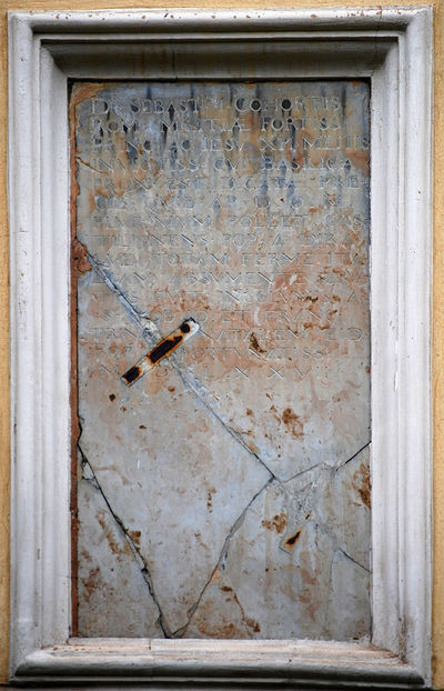 Castiglione delle Stiviere - Lapide 2 sulla basilica di S. Sebastiano.jpg