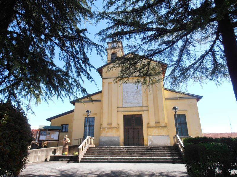 File:Cavaria con Premezzo - Chiesa.jpg