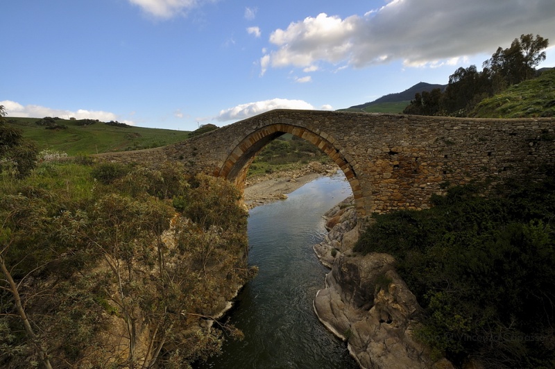 File:Cerami - Ponte Romano.jpg