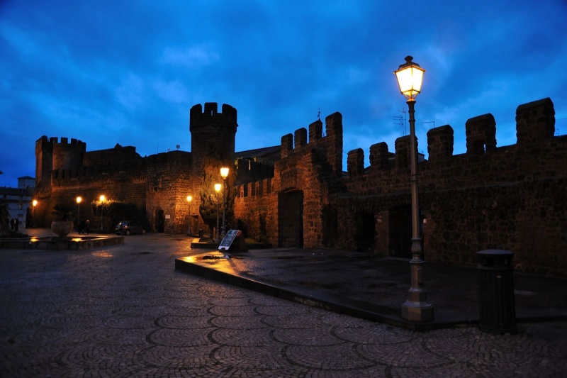 File:Cerveteri - castello - mura.jpg