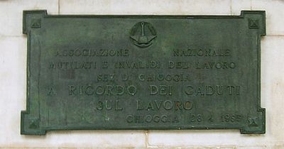 Chioggia - lapide ai caduti sul lavoro.jpg