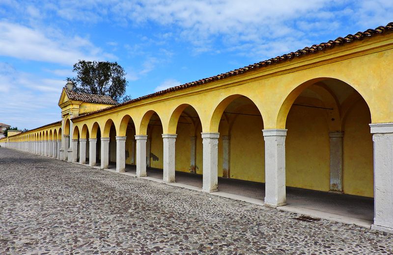 File:Comacchio - Loggiato dei cappuccini.jpg