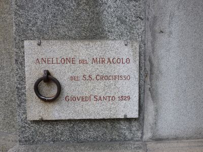 Como - Piazza S. Bartolomeo - Lapide commemorativa del miracolo.jpg