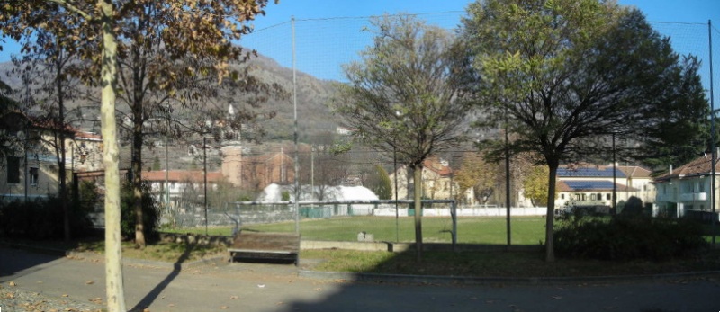 File:Condove - Campo di calcio.jpg