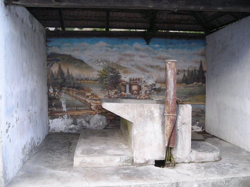 File:Condove - Lavatoio coperto (4).jpg