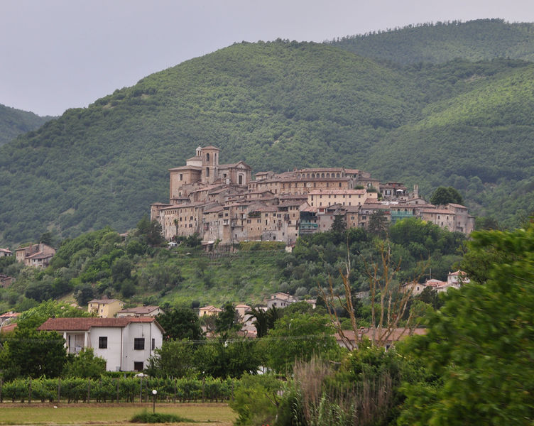 File:Contigliano - panorama.jpg
