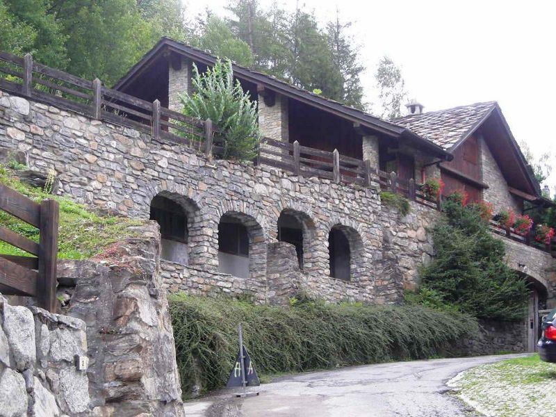 File:Courmayeur - Condominio (16).jpg