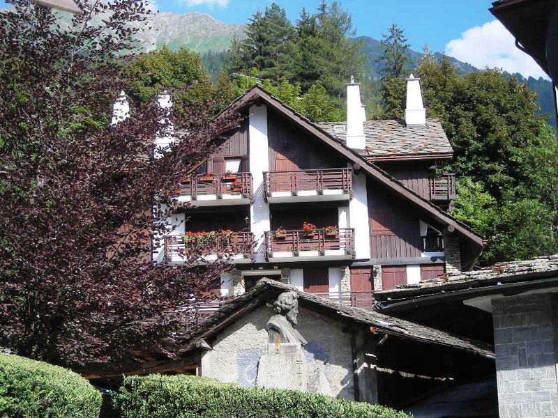 File:Courmayeur - Condominio (27).jpg