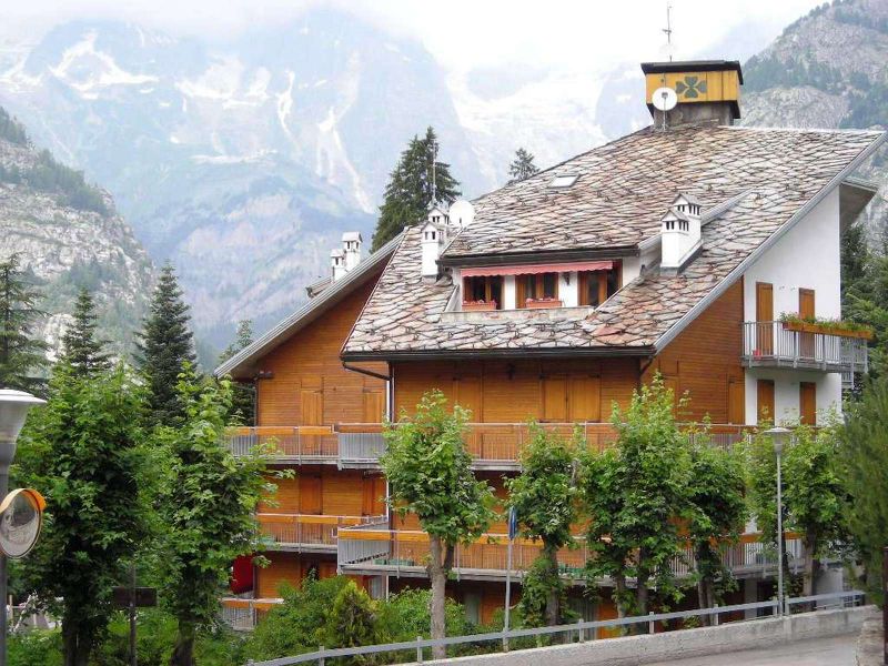 File:Courmayeur - Condominio (32).jpg