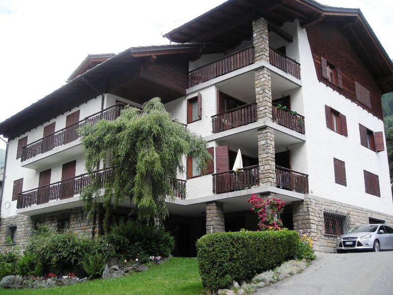 File:Courmayeur - Condominio (34).jpg