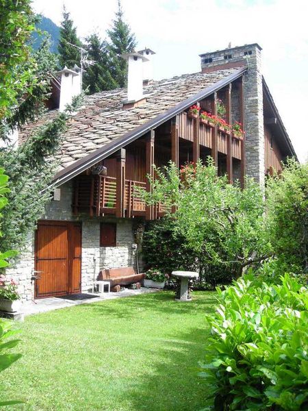 File:Courmayeur - Condominio (40).jpg