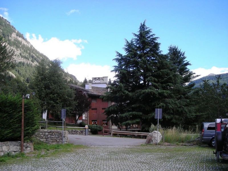 File:Courmayeur - Condominio (51).jpg
