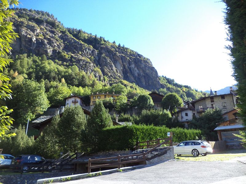 File:Courmayeur - Frazione La Saxe - Scorcio (23).jpg