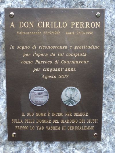 Courmayeur - Targa commmorativa - A ricordo di Don Cirillo Perron.jpg